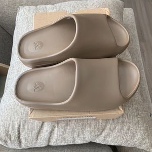 Yeezy Slides Size 11